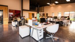 kako-podjetje-lahko-vpliva-na-znizanje-stroskov-tiskanja